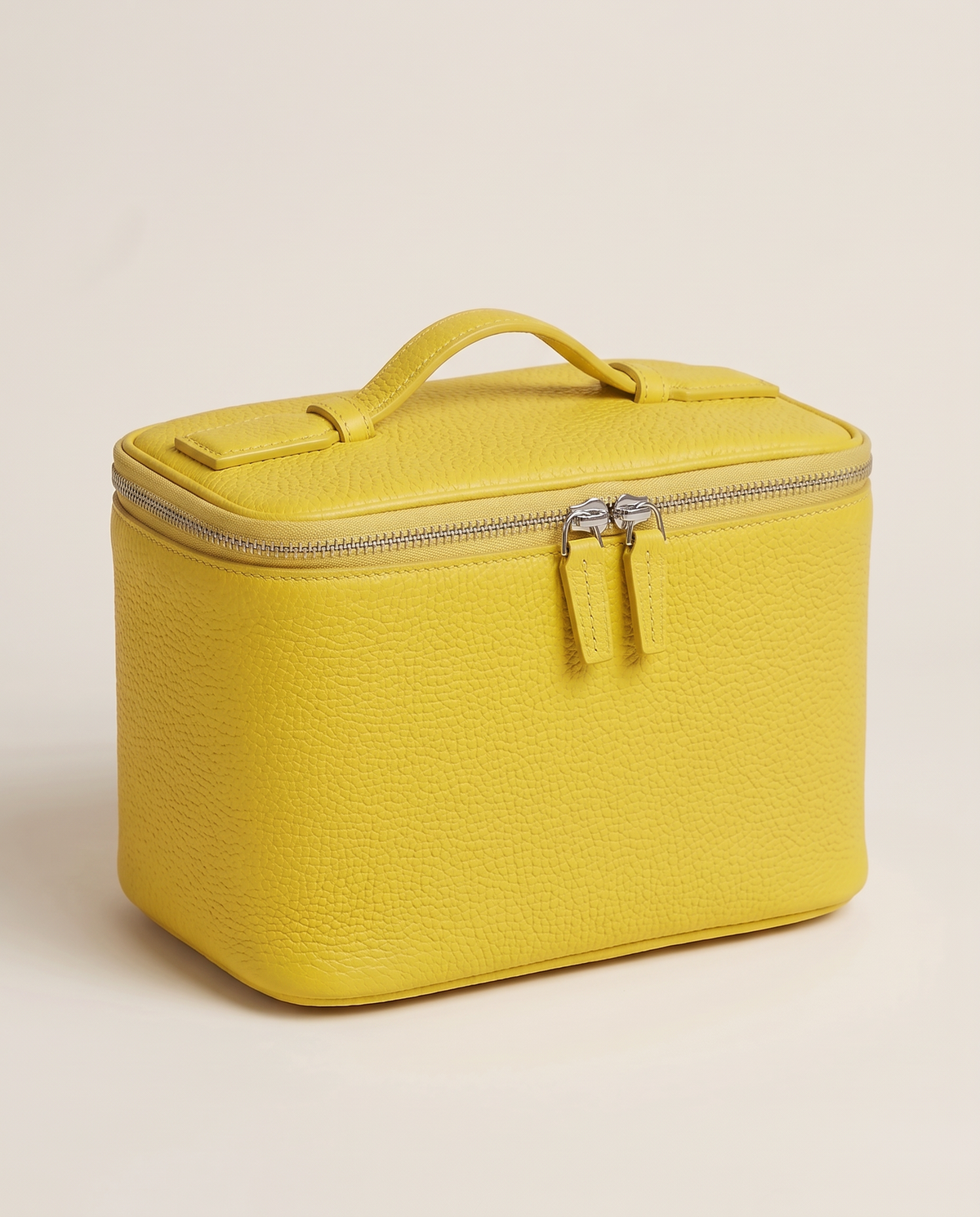Classic Case 22 — Croc in Lemon Leather